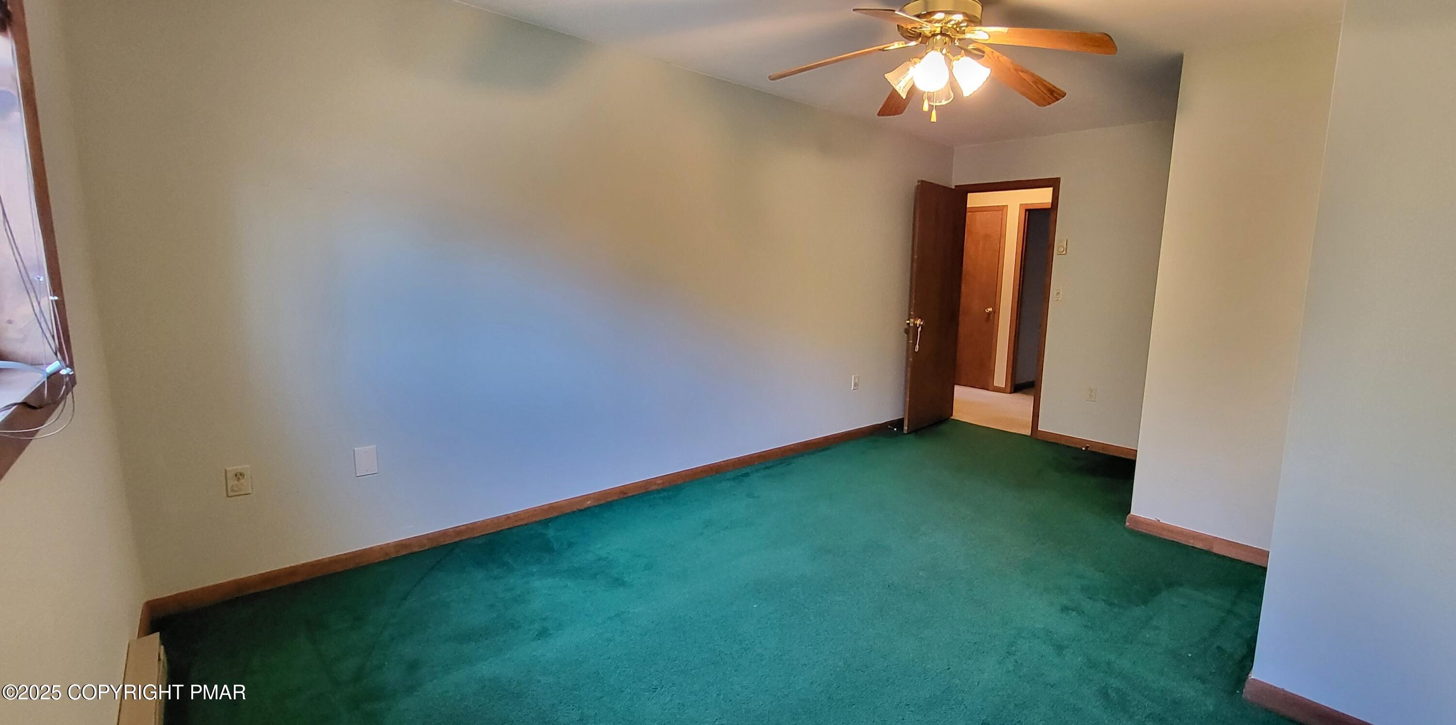 228 Edinburgh Road Bushkill, PA 18324 - Photo 32 of 77 20251222_144735