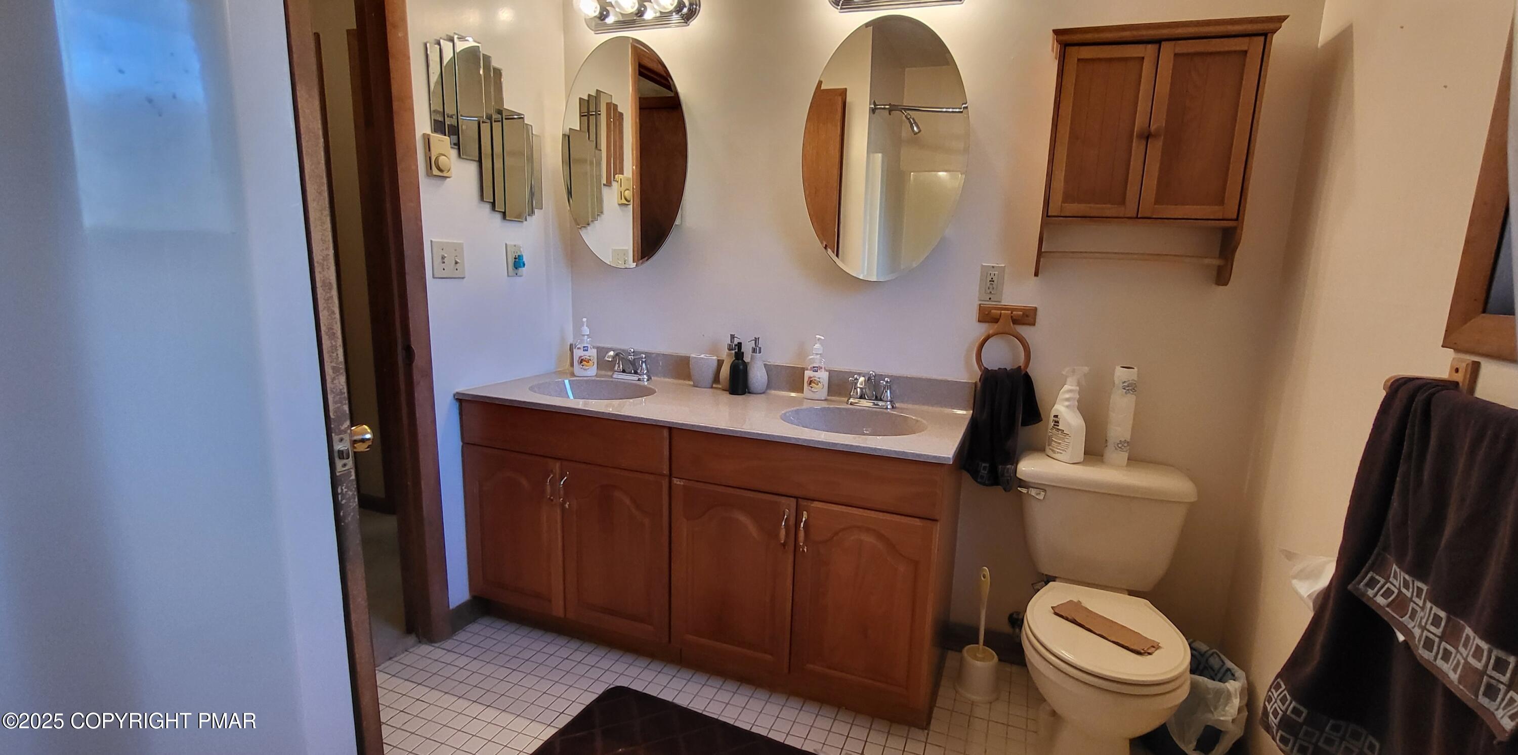 228 Edinburgh Road Bushkill, PA 18324 - Photo 36 of 77 20251222_144958