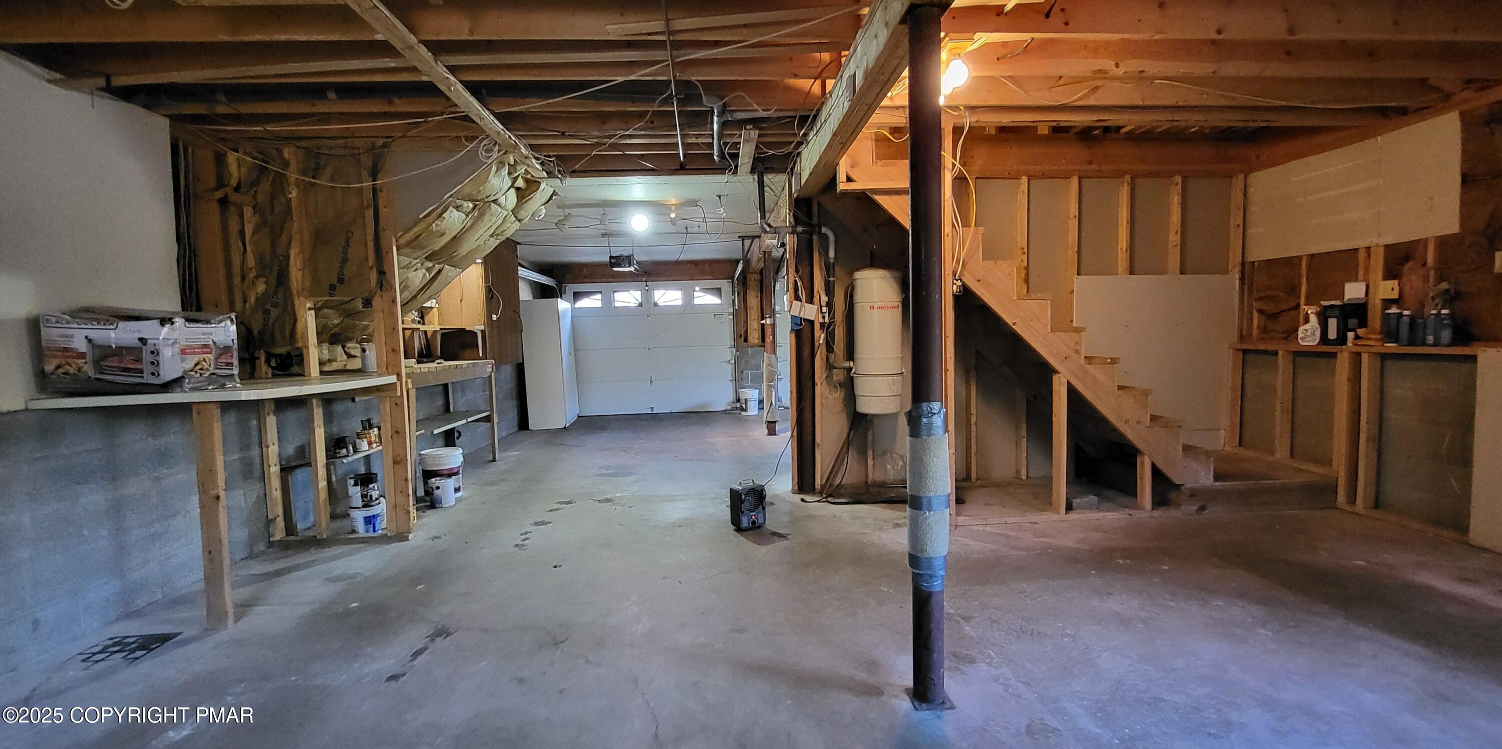 228 Edinburgh Road Bushkill, PA 18324 - Photo 52 of 77 20251222_143509