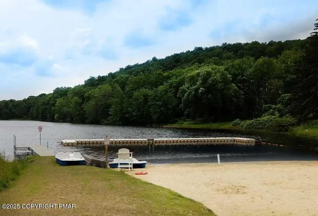 $453,000 | 228 Edinburgh Road, Bushkill, PA 18324