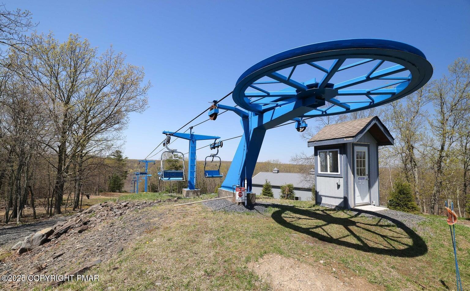 228 Edinburgh Road Bushkill, PA 18324 - Photo 75 of 77 Lifts