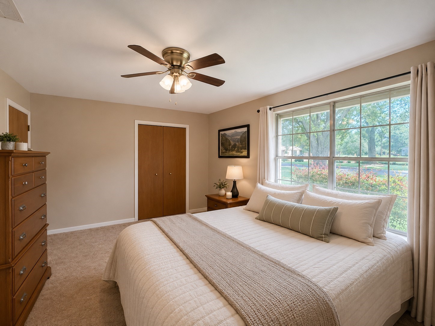416 Division Street Jewett, TX 75846 - Photo 9 of 38 a bedroom with a large bed and a window
