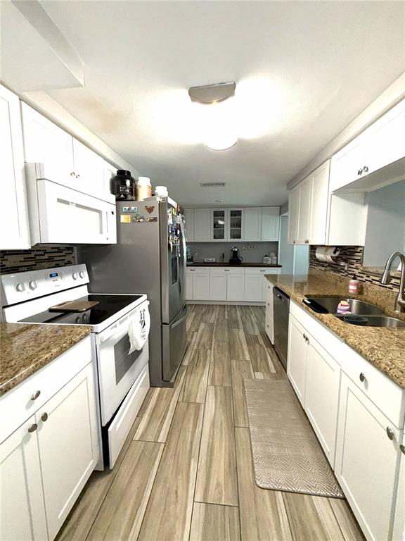 3711 Blackhawk Drive New Port Richey, FL 34652 - Photo 3 of 20