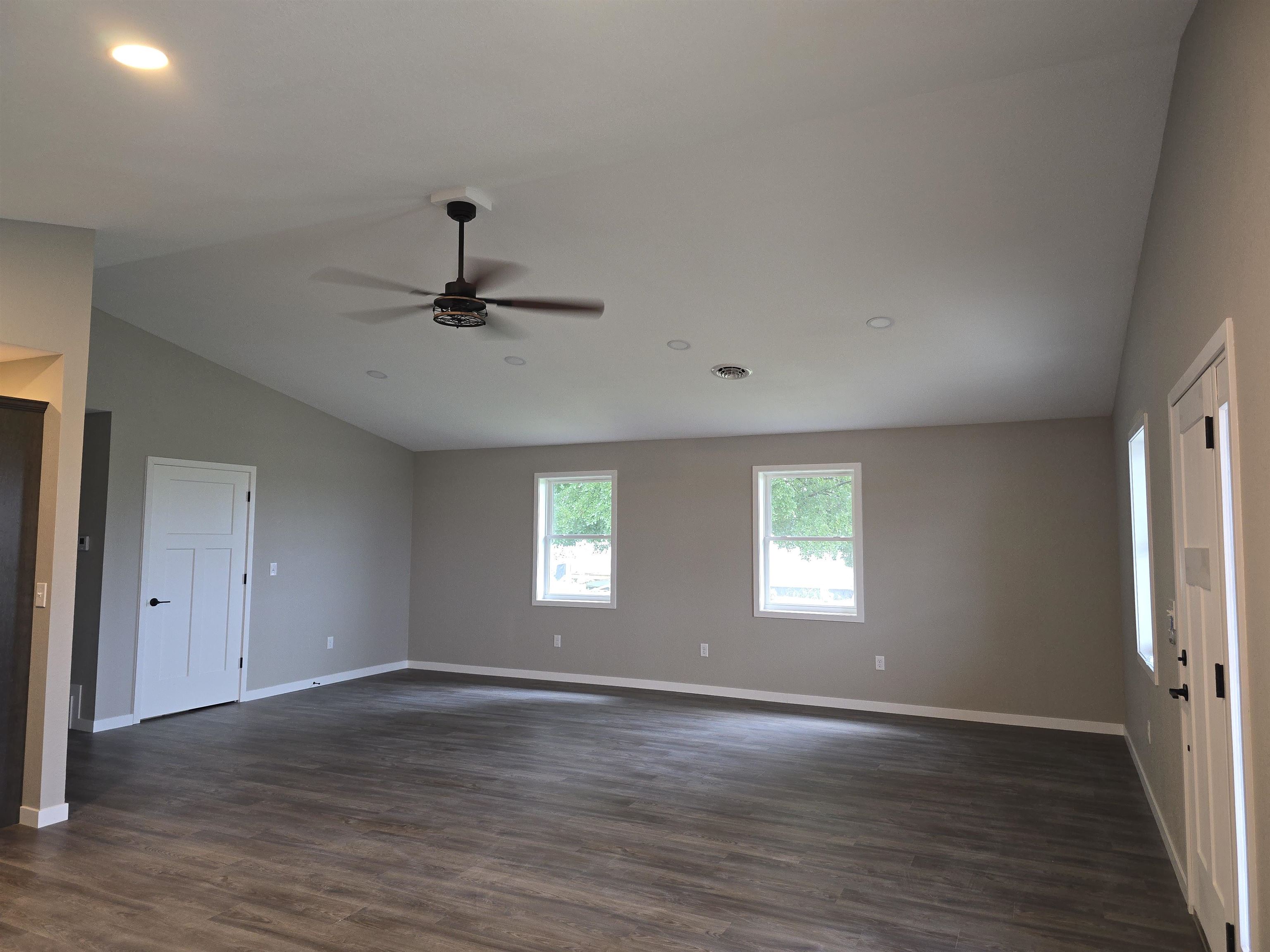 1005 Augusta Road Carthage, IL 62321 - Photo 6 of 20