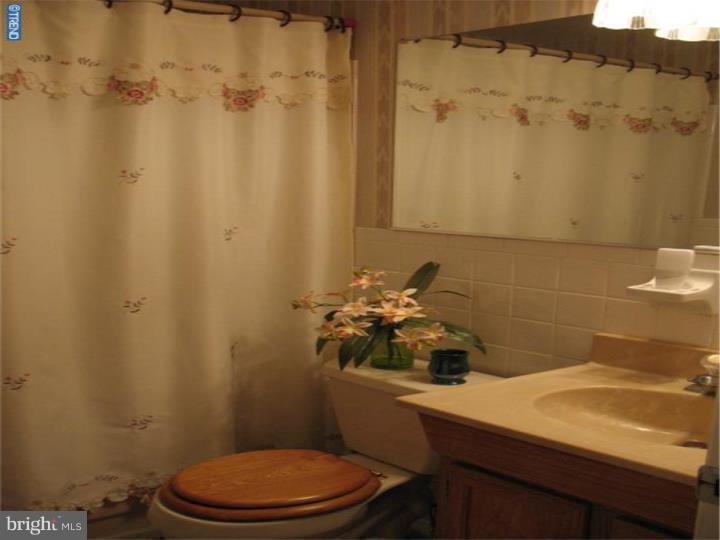 13030 Sewell Road Philadelphia, PA 19116 - Photo 17 of 24 Bathroom