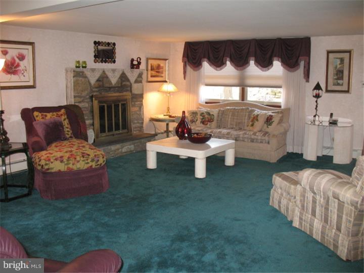 13030 Sewell Road Philadelphia, PA 19116 - Photo 20 of 24 Family Room