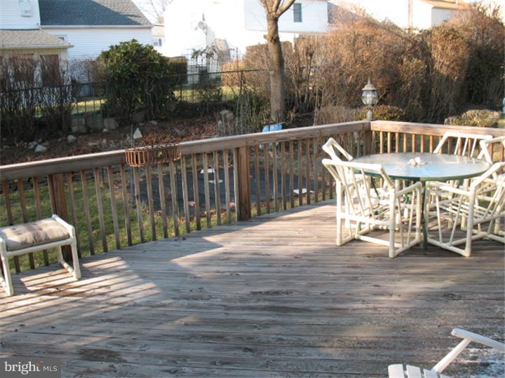 13030 Sewell Road Philadelphia, PA 19116 - Photo 24 of 24 Deck