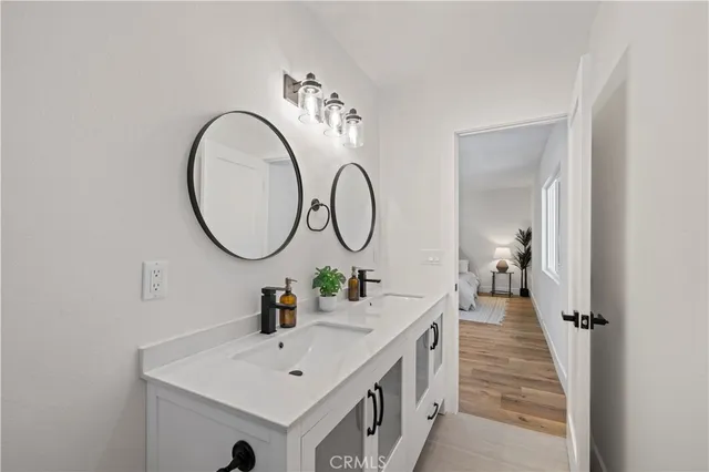 a very nice looking room with a mirror