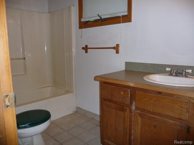 6130 Rochester Road Troy, MI 48085 - Photo 10 of 19 P1000299