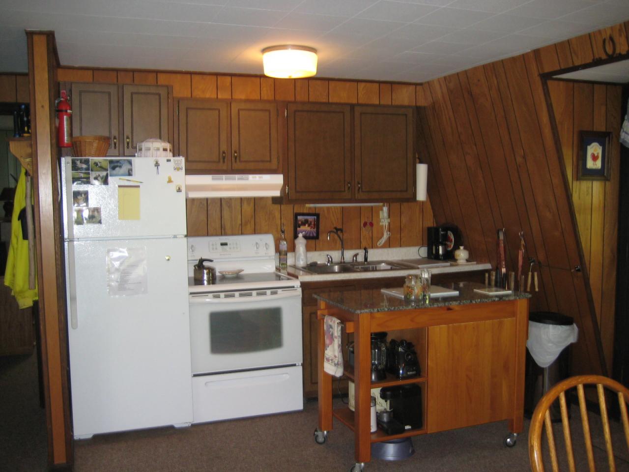 816 High Point Road Moneta, VA 24121 - Photo 11 of 11 Cozy Kitchen