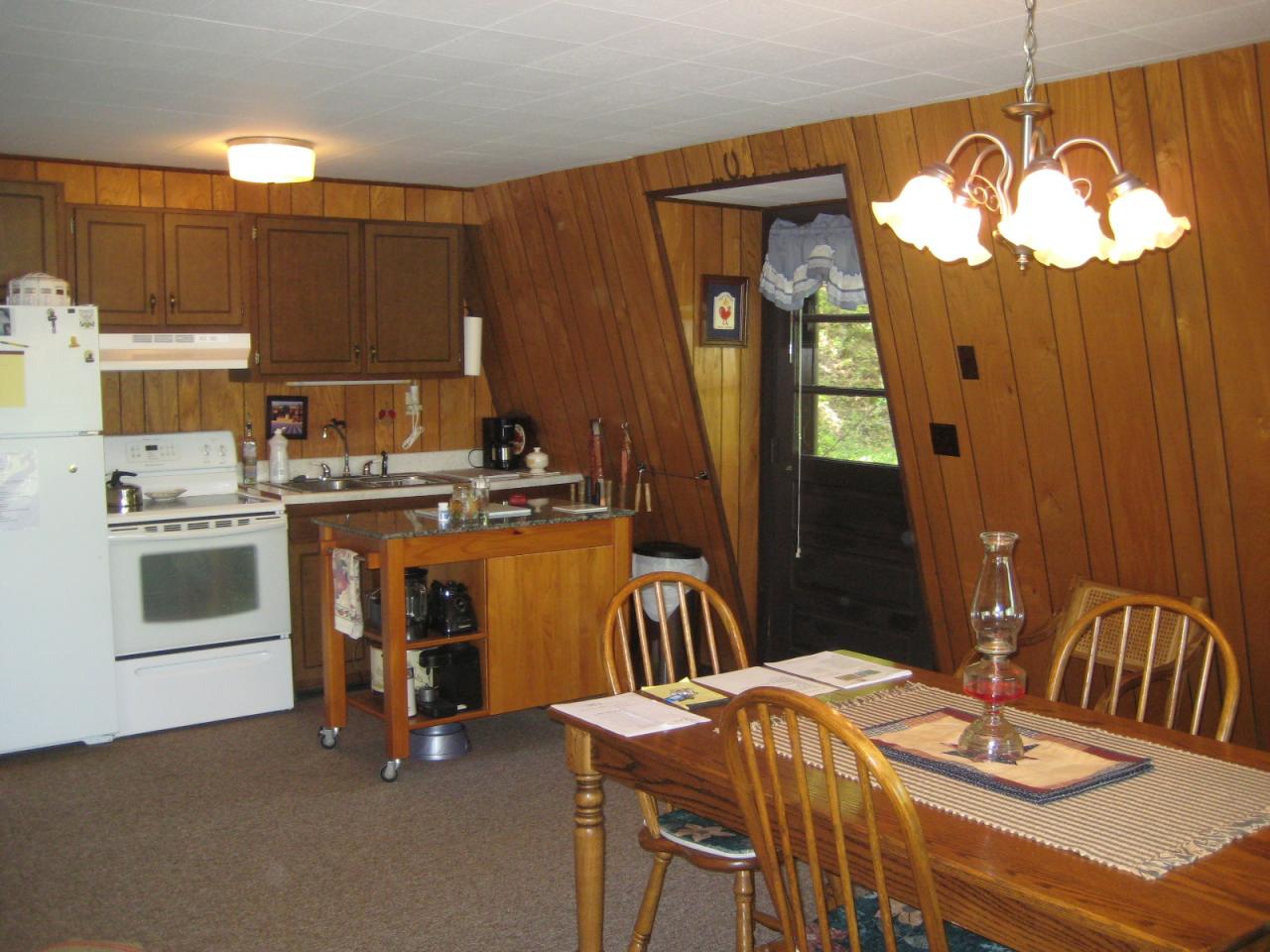 816 High Point Road Moneta, VA 24121 - Photo 6 of 11 Kitchen/Dining Area