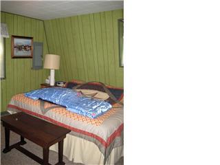 816 High Point Road Moneta, VA 24121 - Photo 7 of 11 Second Bedroom