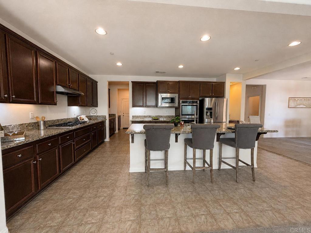 31699 Country View Road Temecula, CA 92591 - Photo 8 of 41 Spacious Kitchen