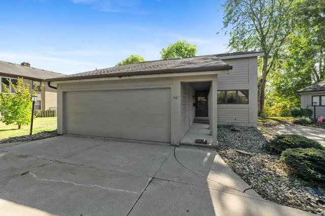 $254,900 | 271 North McClellan Street, Unit 105, Auburn, IN 46706