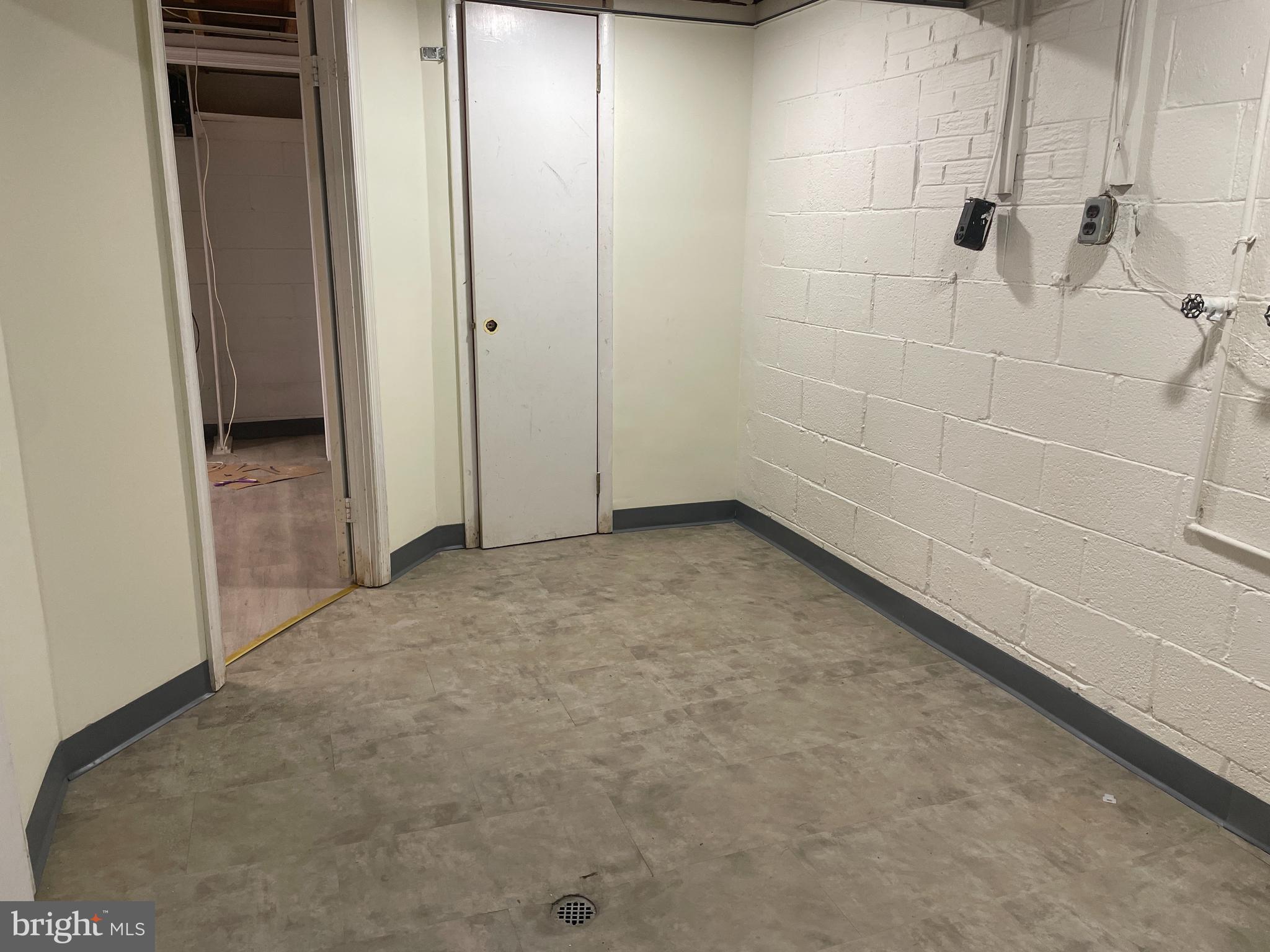 13409 Doncaster Lane Silver Spring, MD 20904 - Photo 33 of 37 a view of hallway with shower