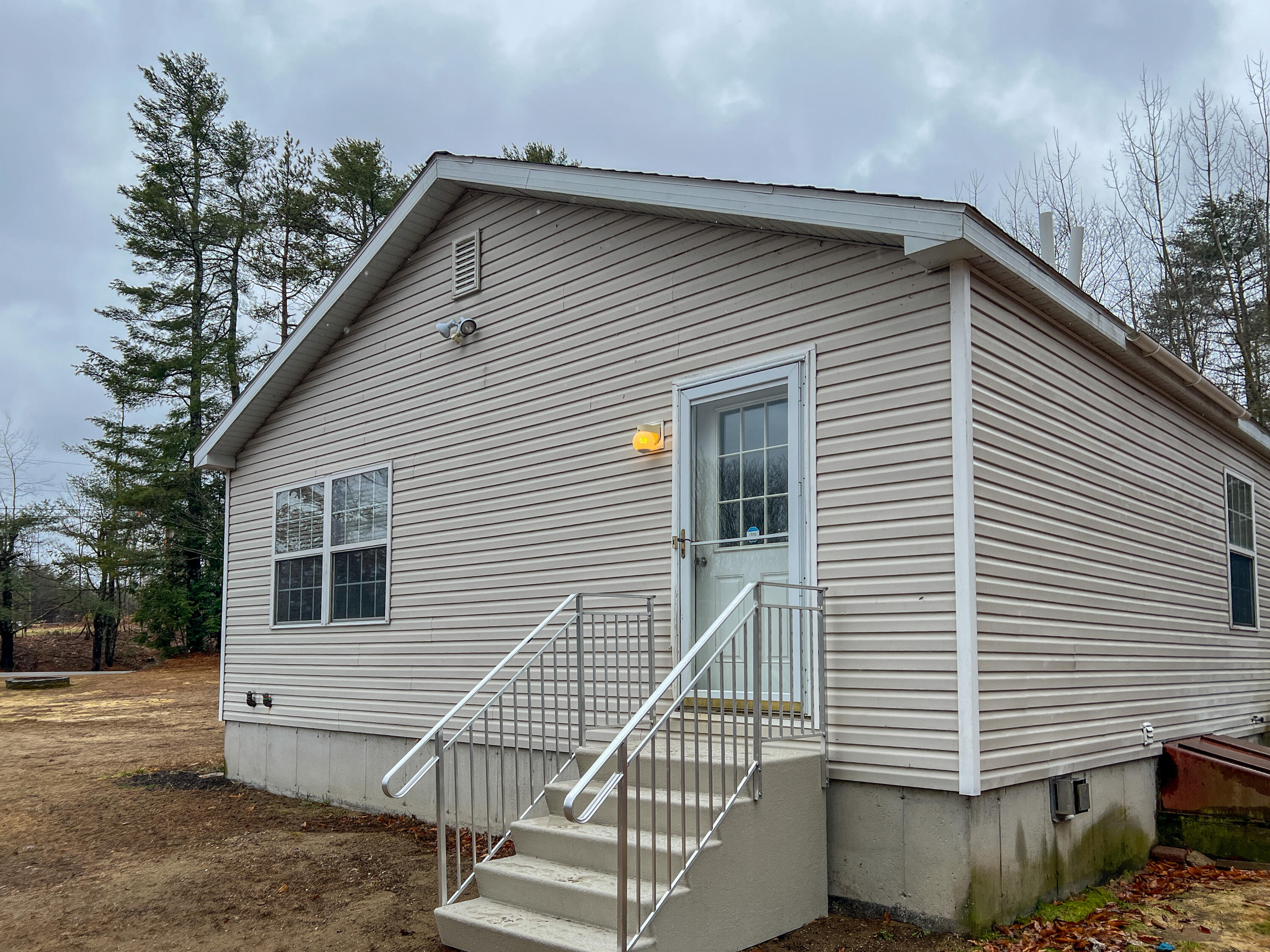 8 East Waterman Road Auburn, ME 04210 - Photo 6 of 42 20250413_193427249_iOS