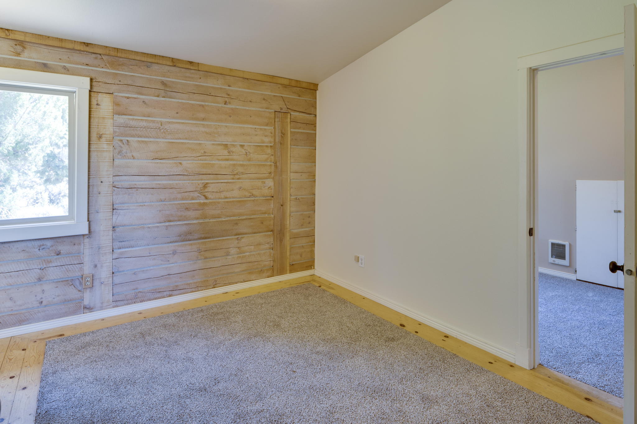 20150 Tumalo Road Bend, OR 97703 - Photo 27 of 53 UPSTAIRS BEDROOM WITH BATH