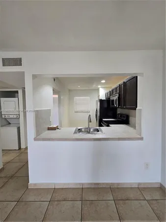 $1,950 | 911 Northeast 209th Terrace, Unit 20427, Miami, FL 33179