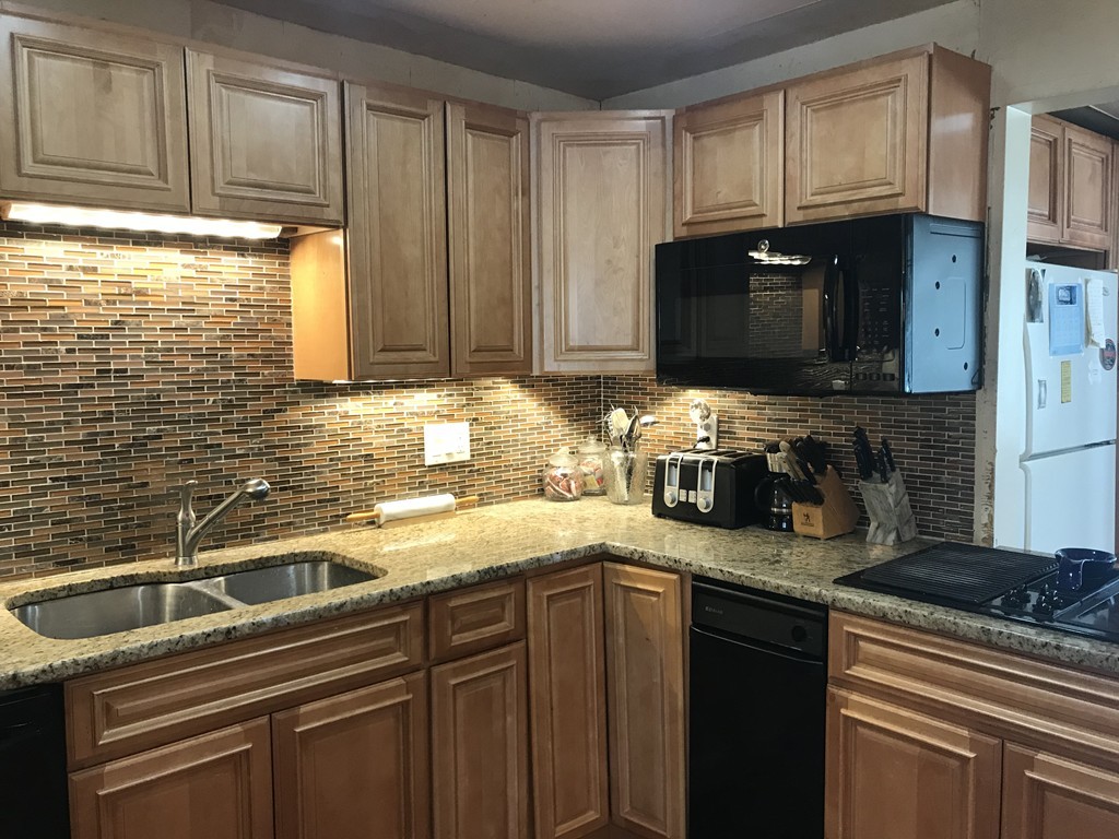 18 Hampshire Road Peabody, MA 01960 - Photo 5 of 15 Gallery Image 5