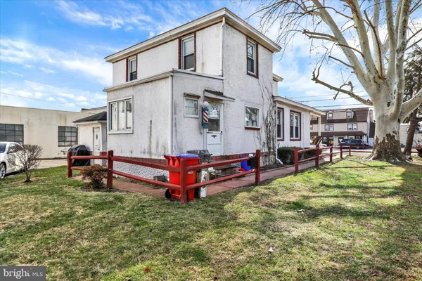 a view of backyard with a garden and plants