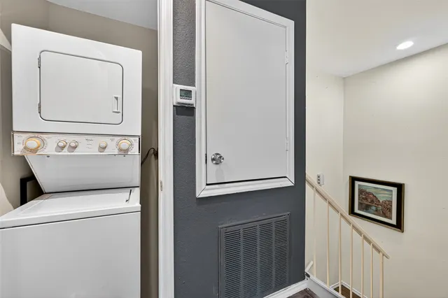 $144,000 | 1103 Dulles Avenue, Unit 304, Stafford, TX 77477