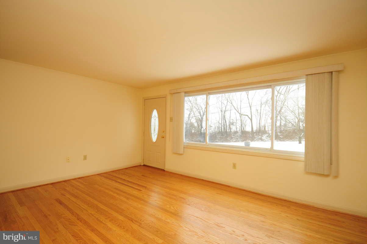 40160 Mt Gilead Road Leesburg, VA 20175 - Photo 3 of 25 Living Room