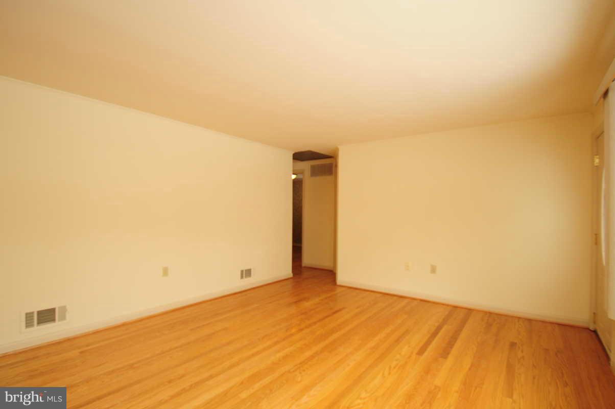 40160 Mt Gilead Road Leesburg, VA 20175 - Photo 4 of 25 Living Room