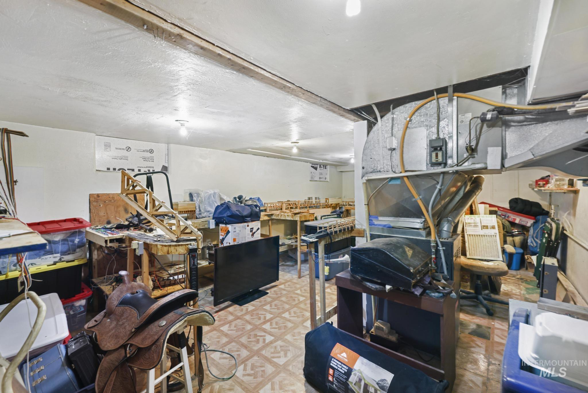 818 Union Avenue Filer, ID 83328 - Photo 16 of 20 Misc room with light floors
