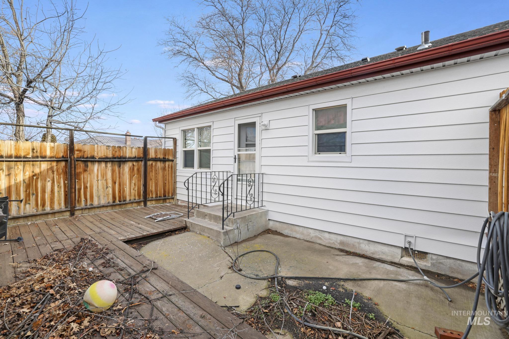 818 Union Avenue Filer, ID 83328 - Photo 17 of 20 View of deck