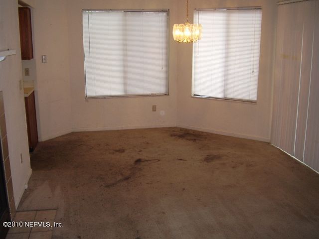 2020 Wells Road, Unit 22H Orange Park, FL 32073 - Photo 3 of 9 Family Room