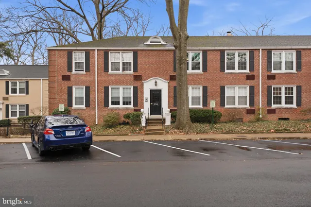 a car parked in front of a building