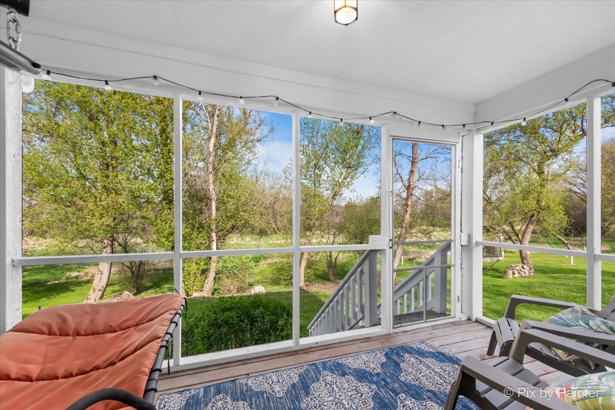 3910 Tecoma Drive Crystal Lake, IL 60012 - Photo 28 of 54 a room with furniture and a garden