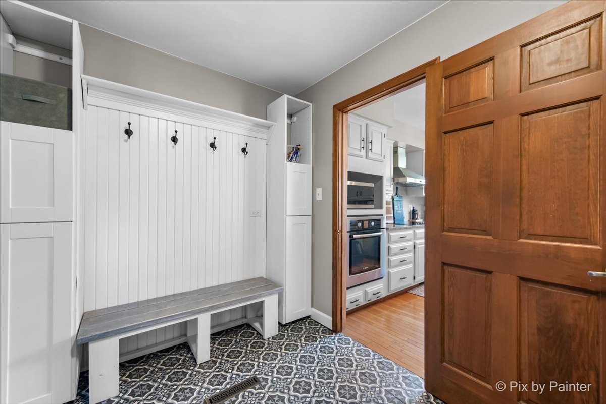 3910 Tecoma Drive Crystal Lake, IL 60012 - Photo 30 of 54 a living room with furniture and wooden floor