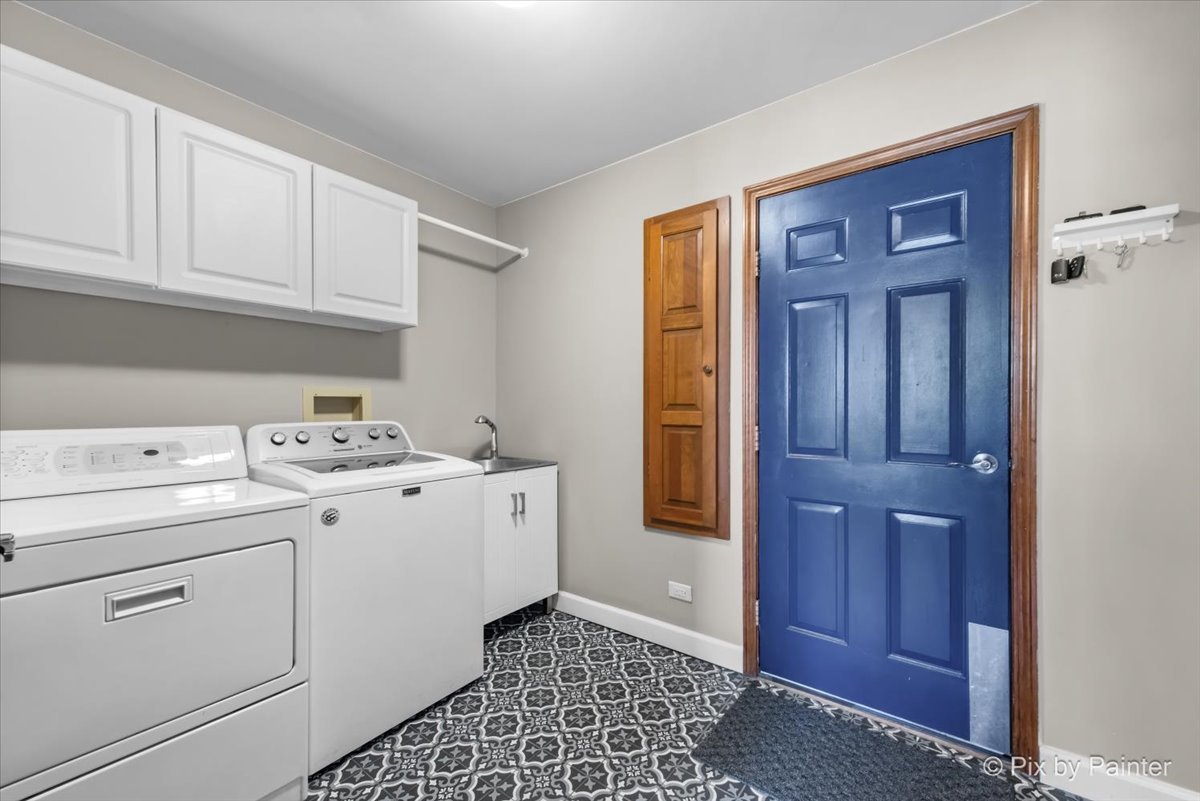 3910 Tecoma Drive Crystal Lake, IL 60012 - Photo 31 of 54 a utility room with dryer and washer