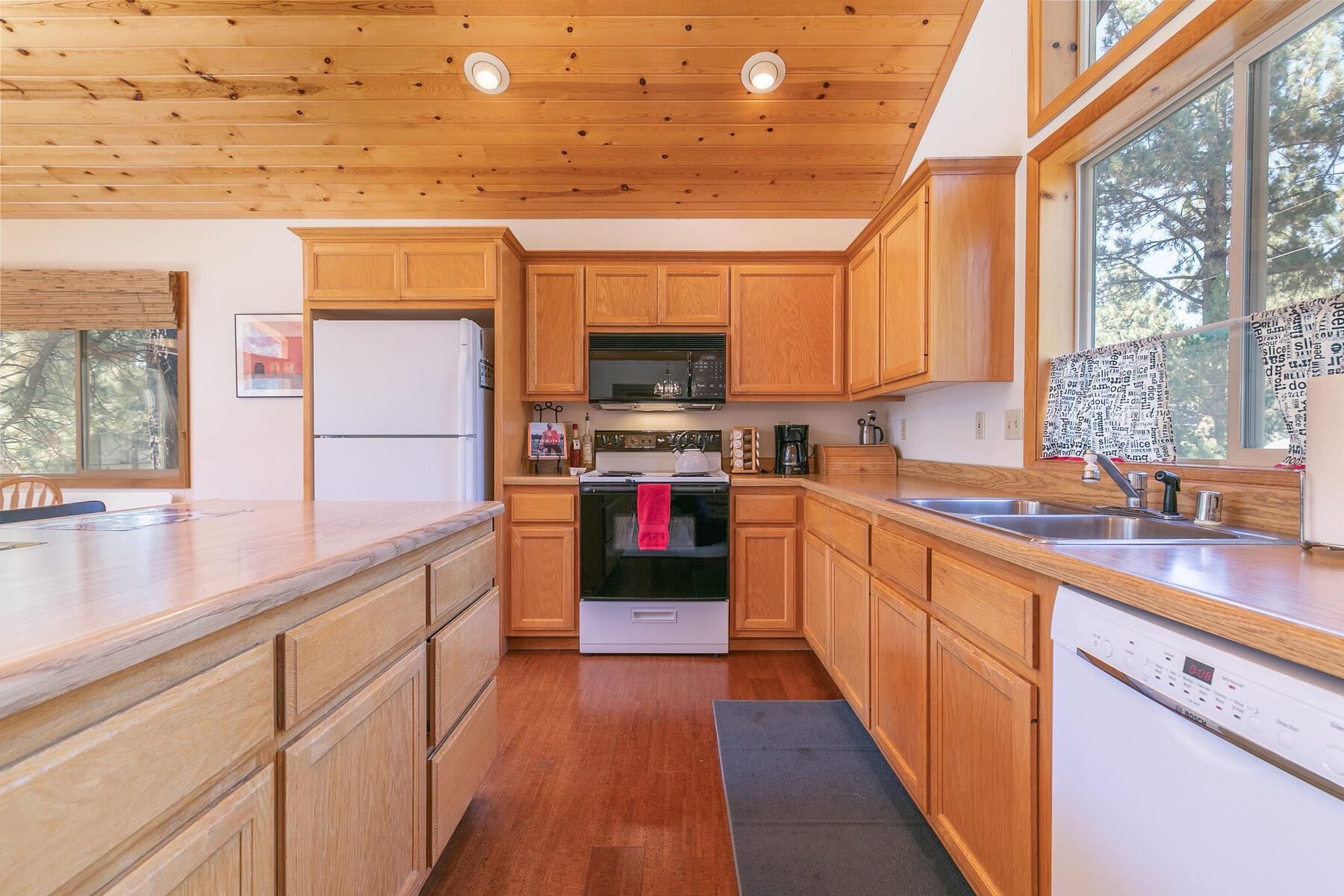 10284 White Fir Road Truckee, CA 96161 - Photo 8 of 20 Gallery Image 8