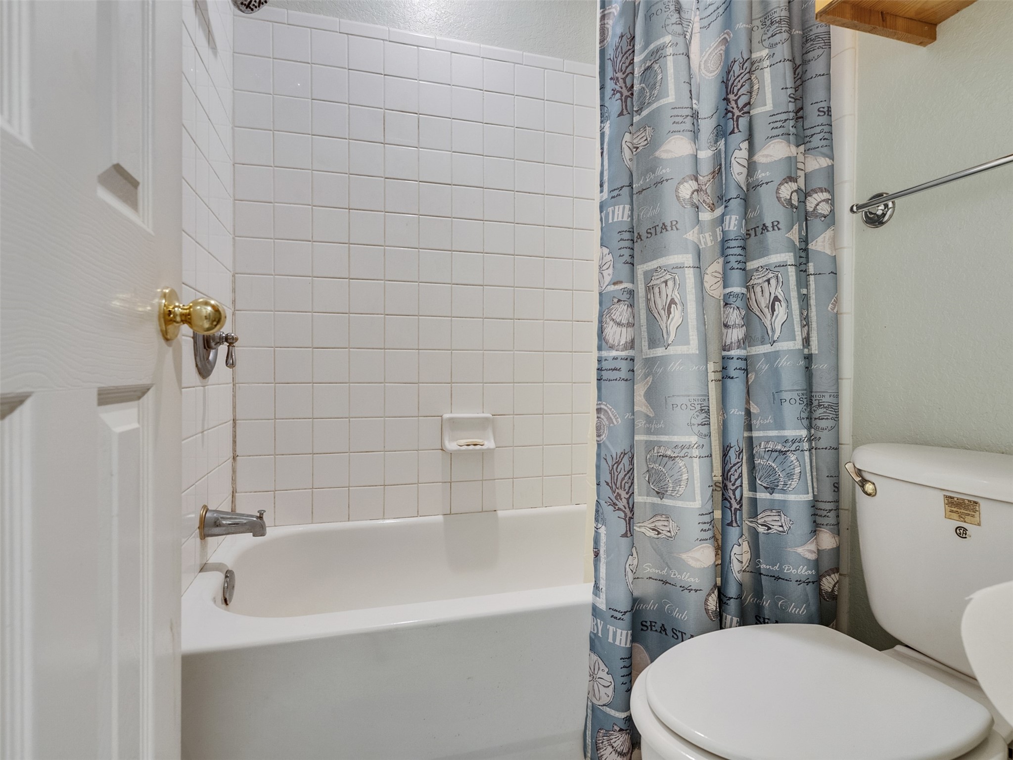 5036 Singletary Road Alvin, TX 77511 - Photo 20 of 35 Clean tub and shower combination with tile surround, offering functionality and comfort.