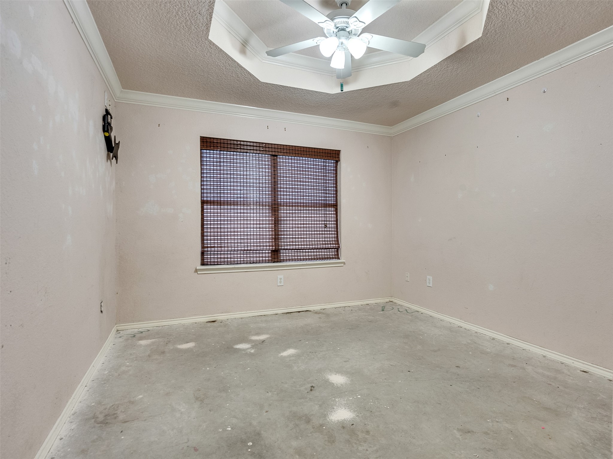 5036 Singletary Road Alvin, TX 77511 - Photo 23 of 35 Secondary bedroom featuring tray ceiling detail, ceiling fan, and natural light with a versatile layout.