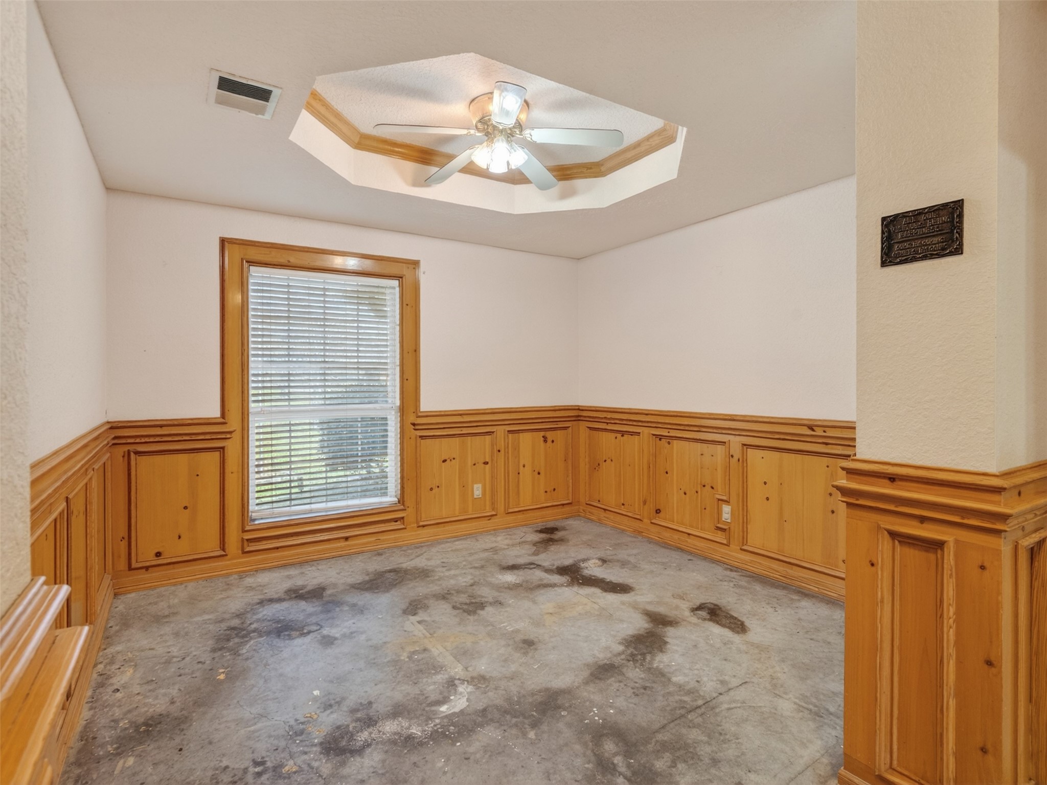 5036 Singletary Road Alvin, TX 77511 - Photo 8 of 35 Dedicated dining area with tray ceiling detail and natural light, perfect for hosting meals and gatherings.
