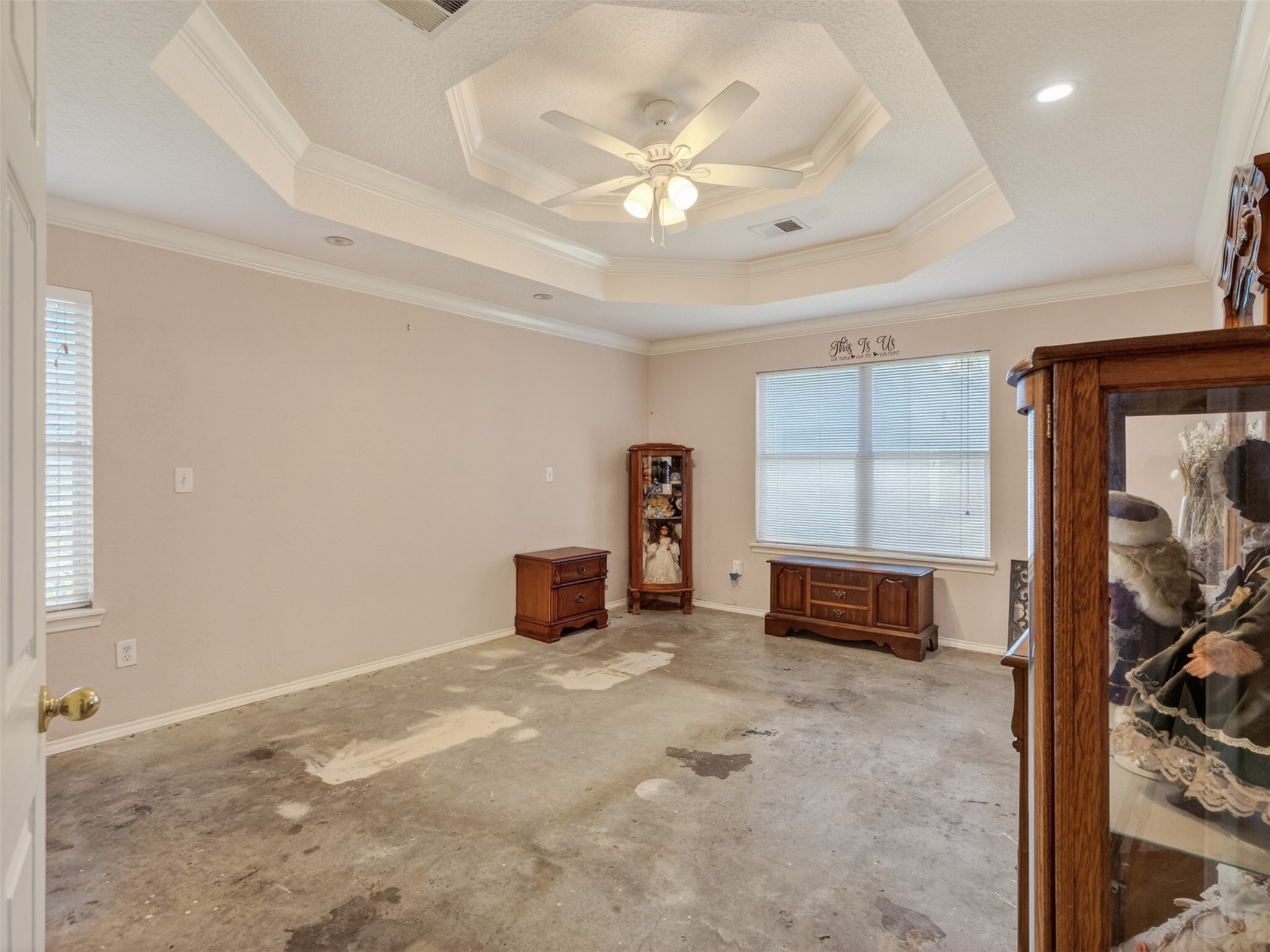 5036 Singletary Road Alvin, TX 77511 - Photo 9 of 35 Generously sized primary bedroom featuring tray ceilings and ample space for furnishings.