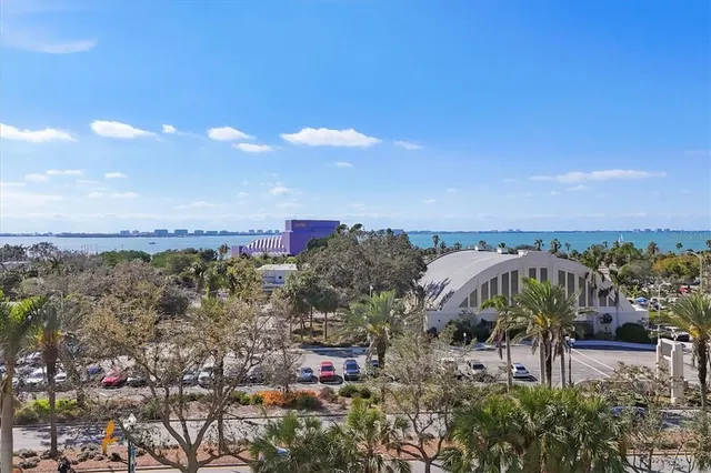 $645,000 | 800 North Tamiami Trail, Unit 808, Sarasota, FL 34236