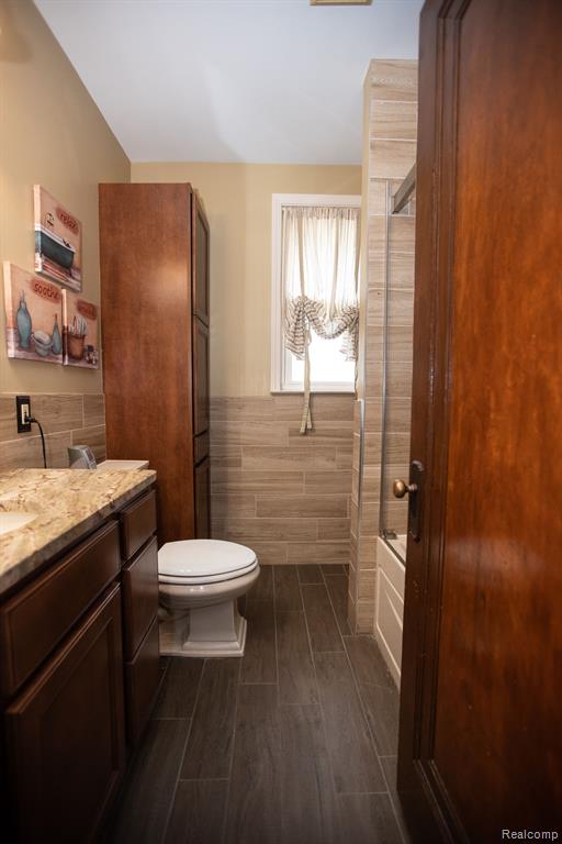 8385 Harding Center Line, MI 48015 - Photo 10 of 17