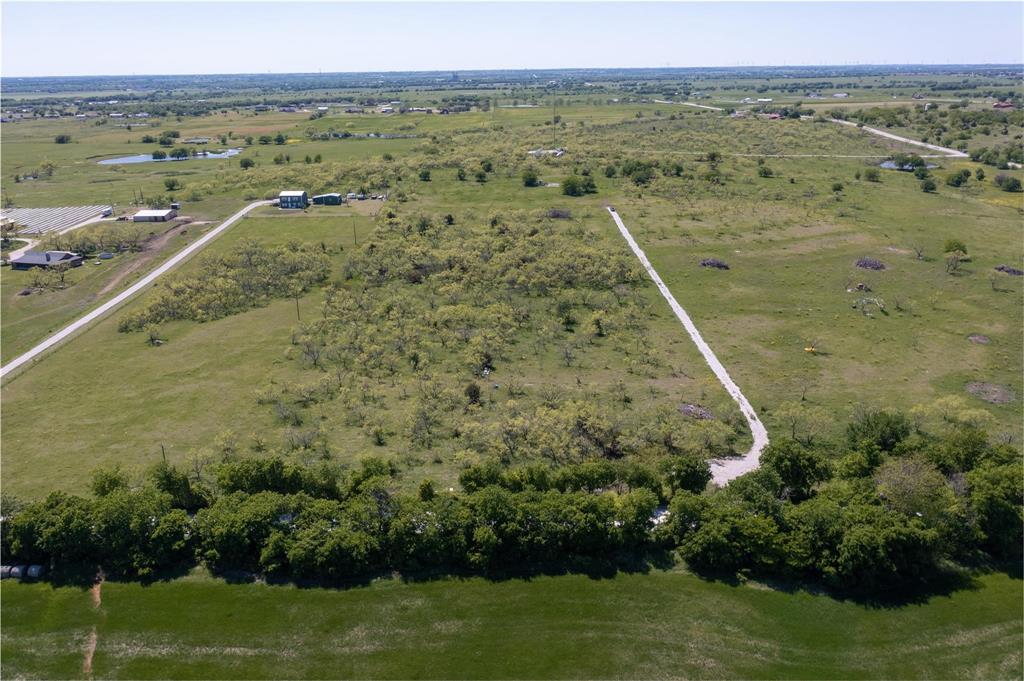 185 Triangle Road Valley View, TX 76272 - Photo 4 of 10 a view of a city with an outdoor space