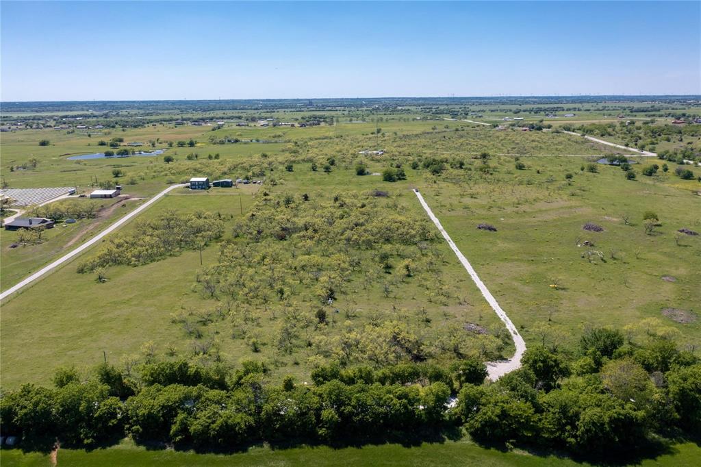 185 Triangle Road Valley View, TX 76272 - Photo 5 of 10 a view of a city