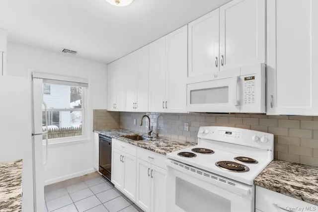 $900,000 | 155 Lake Shore Drive, Pleasantville, NY 10570