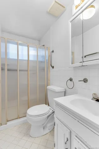 $900,000 | 155 Lake Shore Drive, Pleasantville, NY 10570