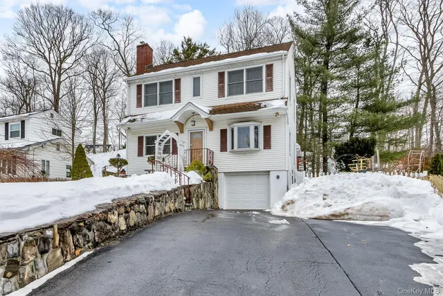 $900,000 | 155 Lake Shore Drive, Pleasantville, NY 10570