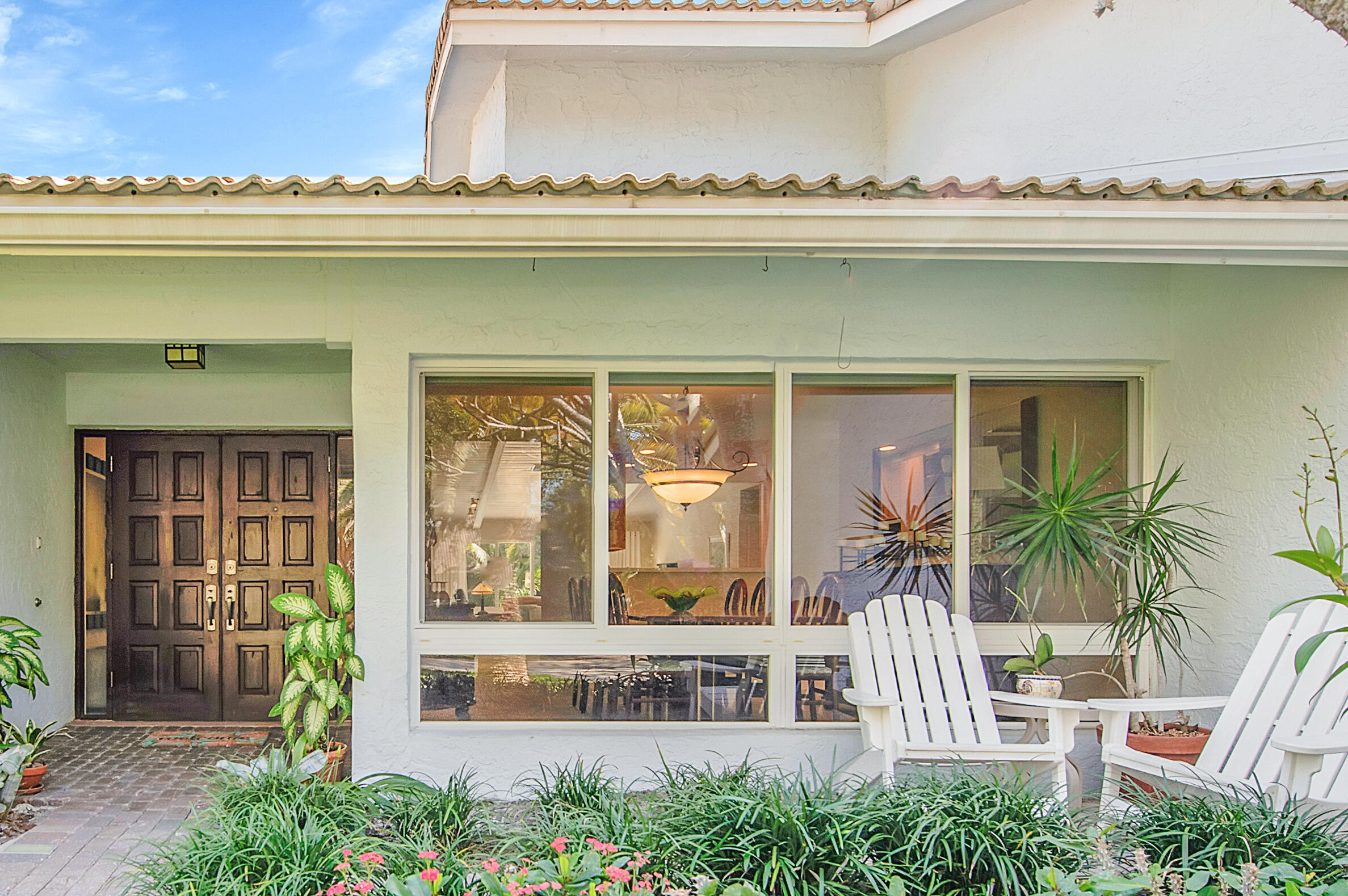 2932 Banyan Blvd Circle Northwest Boca Raton, FL 33431 - Photo 4 of 57 Front sitting area
