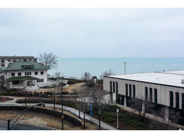 6342 North Sheridan Road, Unit 5B Chicago, IL 60660 - Photo 22 of 25 a view of a terrace with chairs