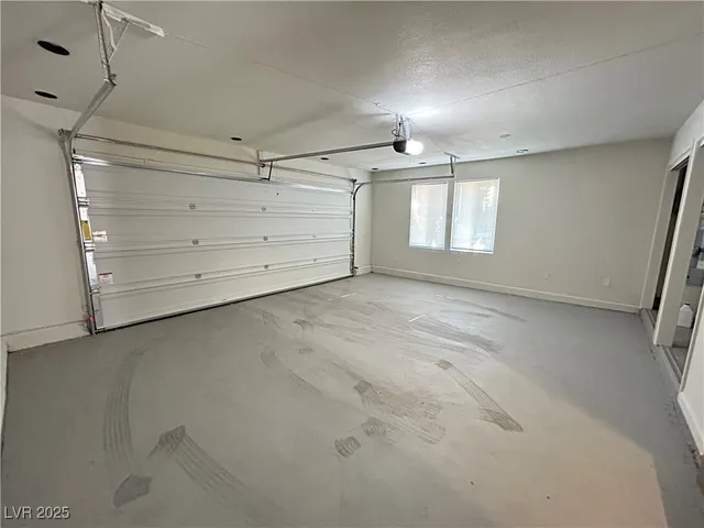 $2,350 | 5035 Meadow Grove Court, Las Vegas, NV 89120