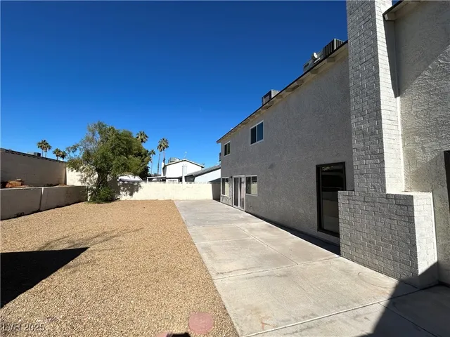 $2,350 | 5035 Meadow Grove Court, Las Vegas, NV 89120
